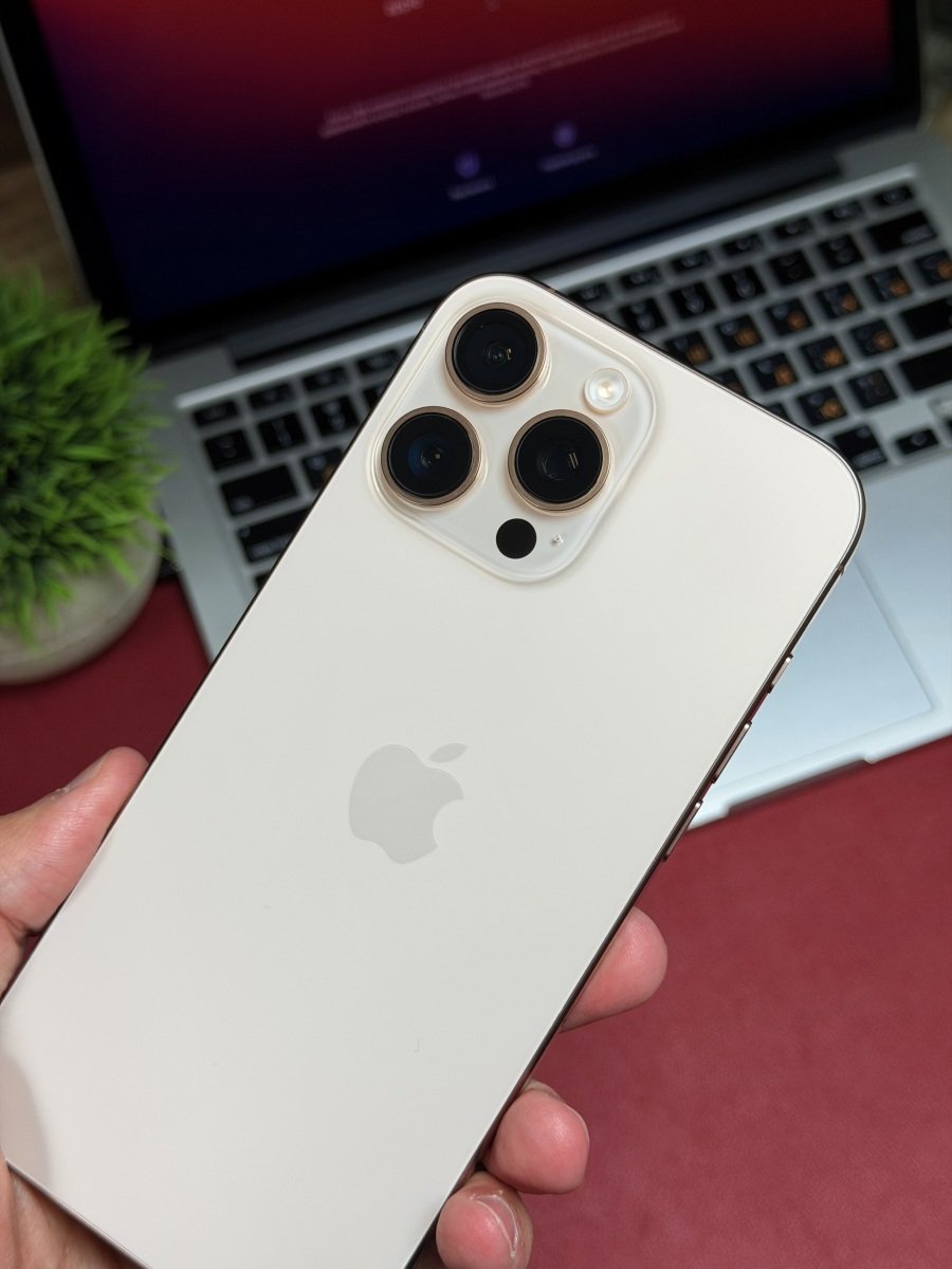 Айфон 16 про Макс 256гб (АКБ 100%) телефон почти новый