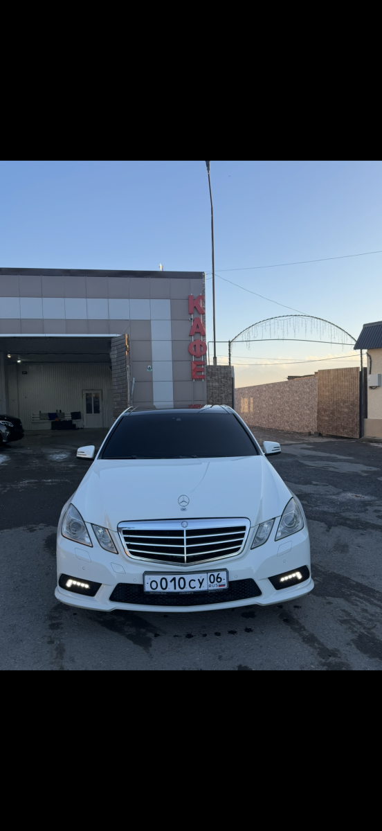 Mersedes-benz 212 E200 2011год