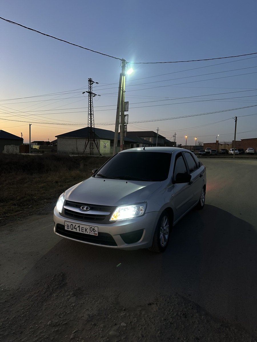 Гранта лифтбек