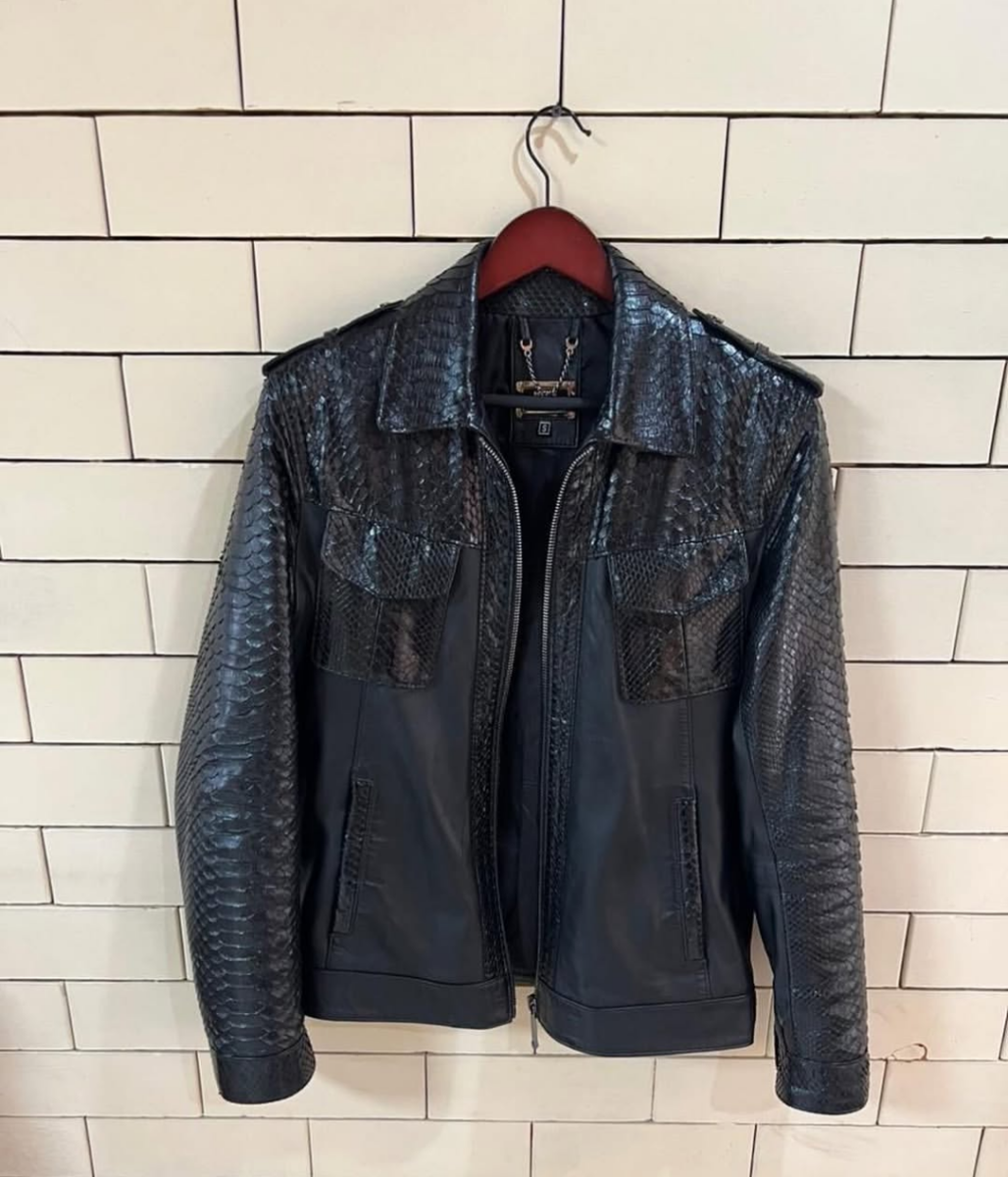 Продаю мужскую куртку питон кожа