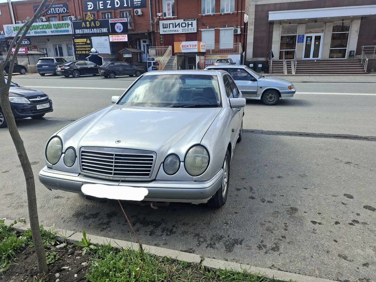 Mercedes benz w210 e class 1999 3,2
