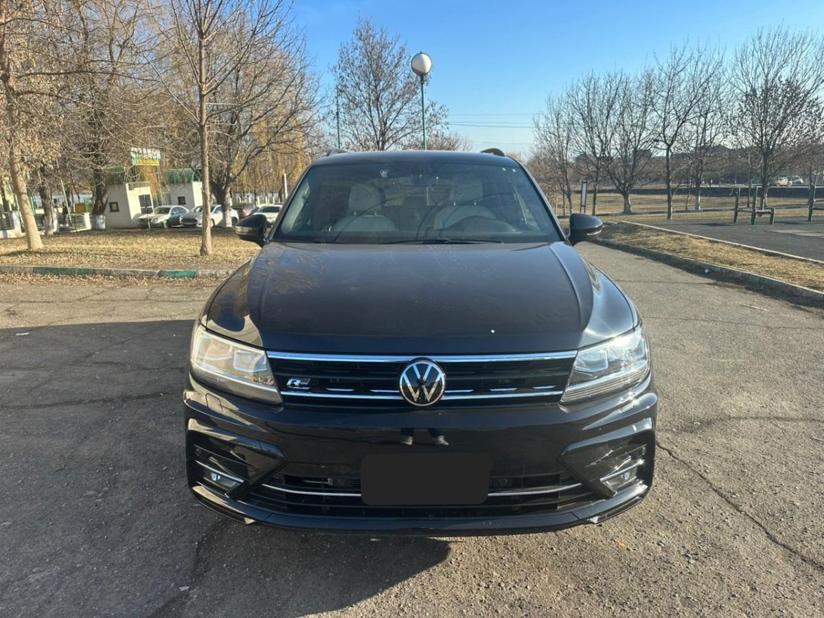 ПРОДАЕТСЯ VOLKSWAGEN TIGUAN SE R-LINE