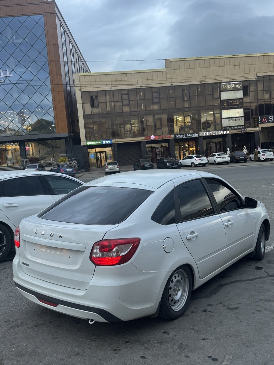 Lada Granta FL liftbek 2024 1.6(90л.с) в отличном  состоянии