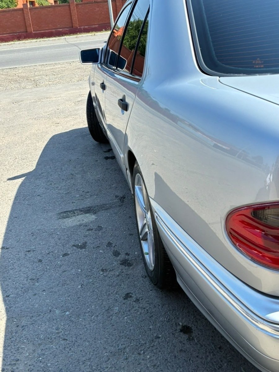 Mercedes-Benz W210