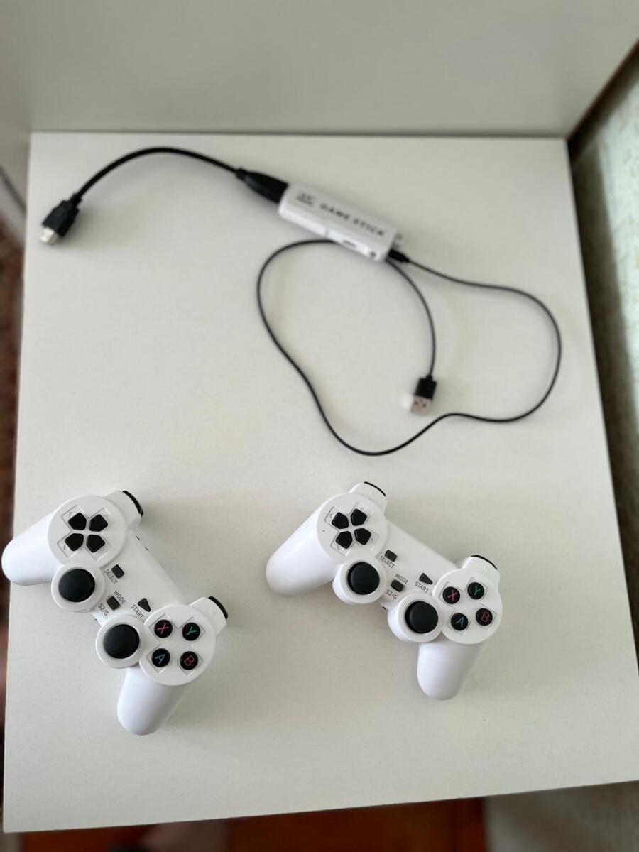 Игровая приставка около 2000 игр