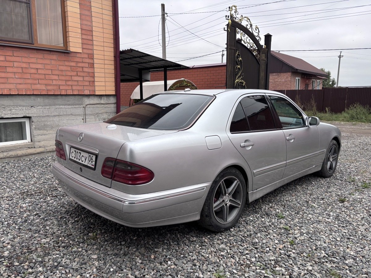 Мерседес E210